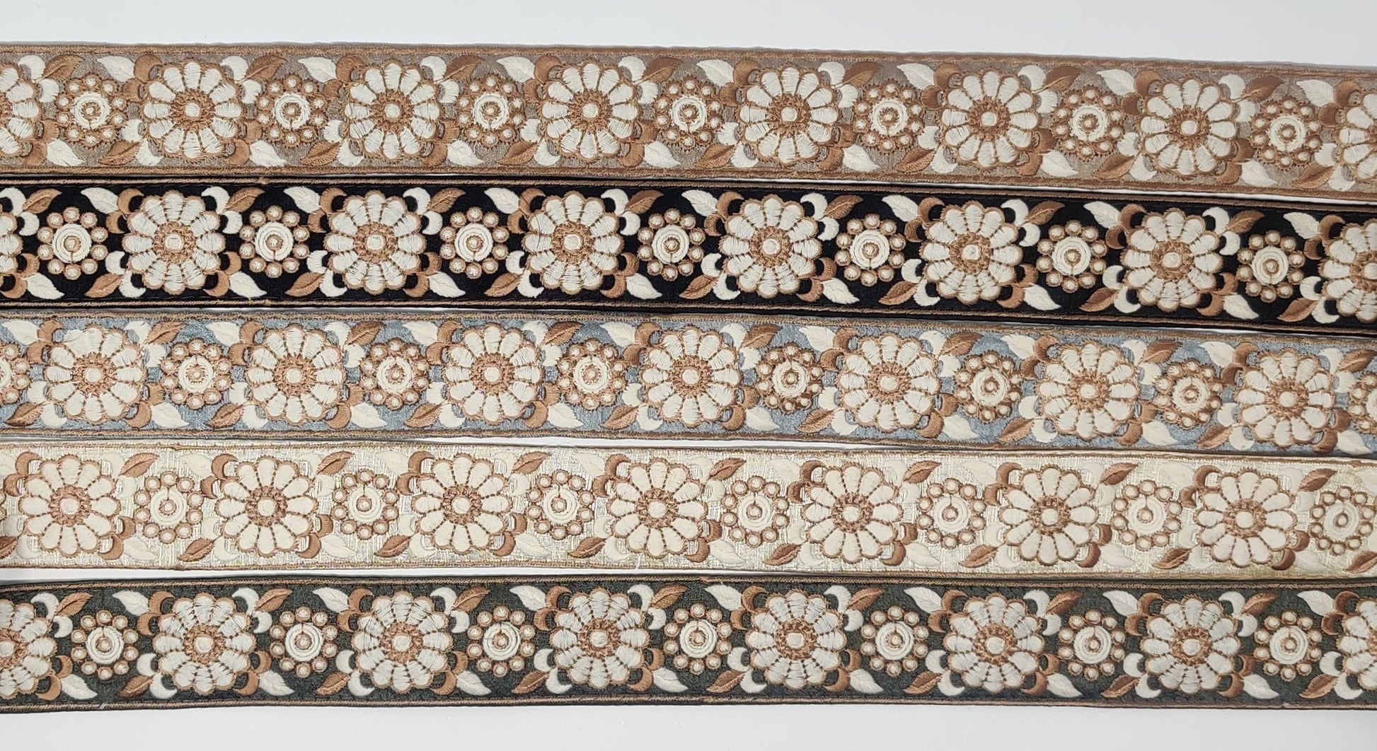 3 yard 4.0 cm wide Indian Saree Border Boho Lace Embroidery Ribbon Cushion Table runner curtains wedding Sewing Crafting Trim Headbands
