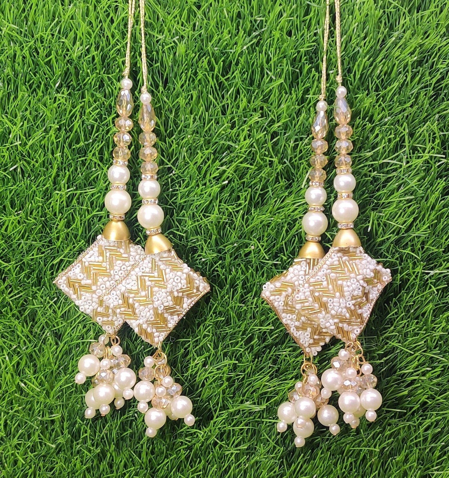 White/ Antique Gold Indian Beaded Tassel for Saree Blouse Lehenga Embellished HandBags Dupatta Decorative dress Latkan for Women 1 Pair